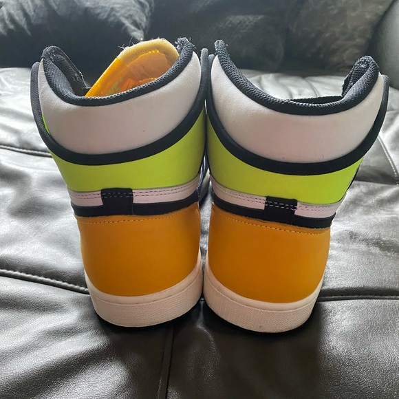 Jordan 1 Volt ❌SOLD❌ - Picture 4 of 7